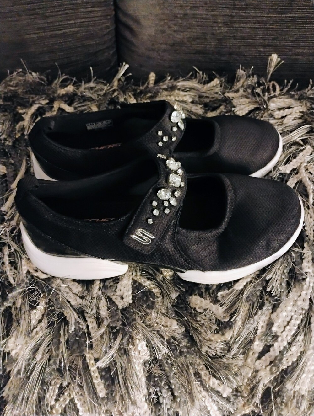 Women's Rare & HTF Like New Blinged Out Skechers Mary Jane Shoes U.S. Size 9 - Picture 3 of 6